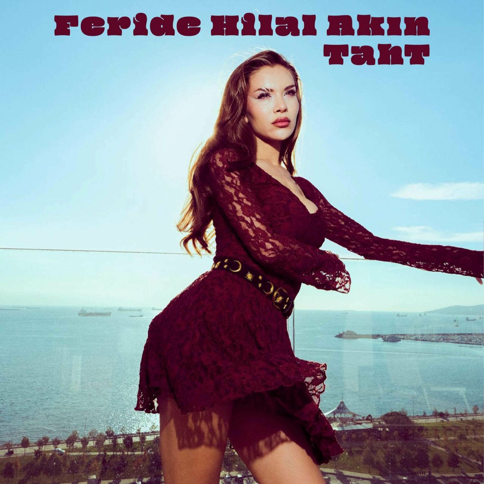 Feride Hilal Akın Taht